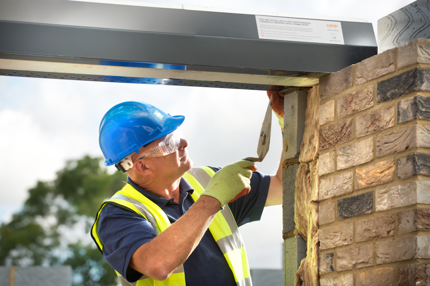 Builder installing Catnic thermally broken lintel